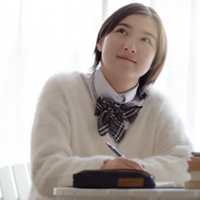 学校でもOKな乱視用カラコンで可愛い雰囲気をアップ